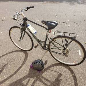 Schwinn Voyageur Womens Bike Small Frame 53 To 56. Includes XSS Bern Helmet