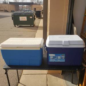 Rubbermaid 48 Quart Cooler & Igloo Cooler