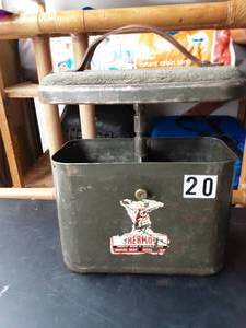 Thermos Vintage Hunting Swivel Seat Shell Box