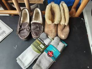 Minnetonka Mocassin and Footskins Slippers Size 12, 2-New Pair Heavyweight Socks
