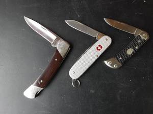 3-Pocket Knives (BUCK, Victorinox, Frontier)