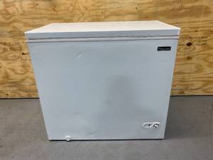 lot 63 image: MAGIC CHEF 7.0 cu. ft. Chest Freezer in White