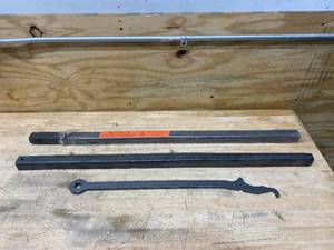 lot 82 image: HUSKY 31512 Center Line Spring Bar  801 lb. to 1200 lb. Tongue Weight Capacity