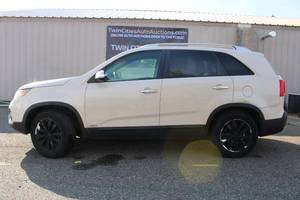 2011 Kia Sorento LX - 2 OWNERS