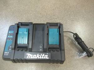 Makita18V Lithium-Ion Dual Port Rapid Optimum Charger Model# DC18SH - Works - SOLD AS IS
