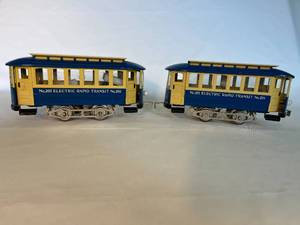 lot 5 image: Lionel E.R.T. #200  #201 Trolley Cars
