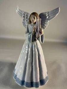 lot 46 image: Lladro Angel with Harp