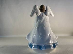 lot 48 image: Lladro Angel with instrument