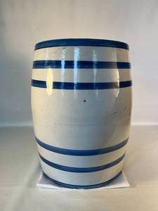 lot 63 image: #10 crock