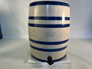 lot 64 image: vintage #6 crock with lid