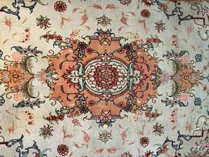 lot 91 image: Persian Tabriz oriental rug
