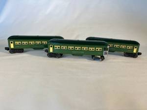 lot 7 image: Lionel Pullmans #6440s & Observation #6441 cars (3)
