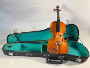 lot 38 image: childs violin & bow in case