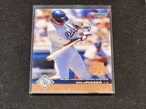 (20) 1990s Assorted Mike Piazza Baseball Cards Lot