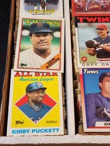 Over 2000 Assorted Late 80s Early 90s Twins Player Cards Lot