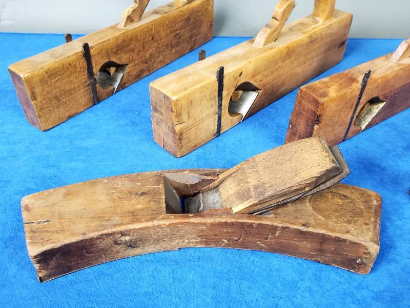 lot 6 image: (4) Vintage Woodworking Planers & (1) Level Lot