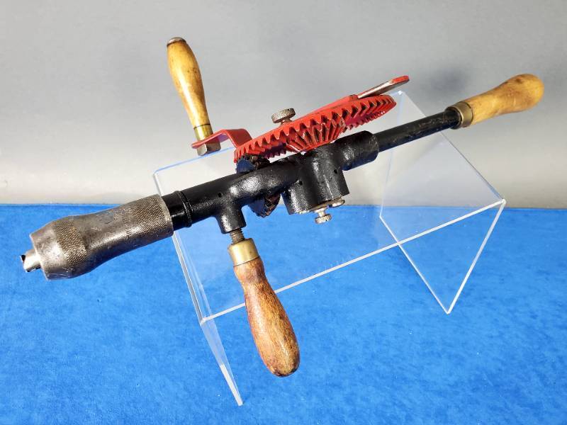 lot 8 image: Vintage Woodworking Hand Drill Tool