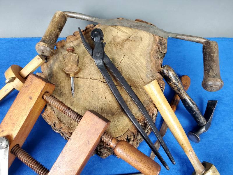 lot 10 image: Assorted Vintage Woodworking Tools