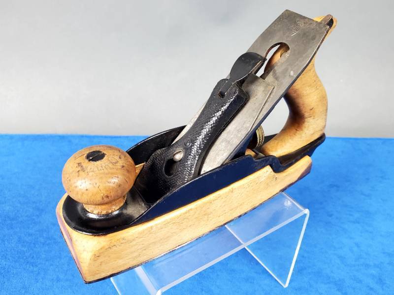 lot 15 image: Vintage Stanley Woodworking Planer No.35