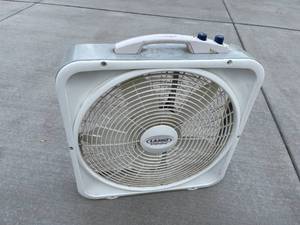 lot 218 image: Lasko 3 Speed Floor  Window Fan