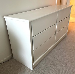 lot 79 image: Darling White 6 Drawer Dresser