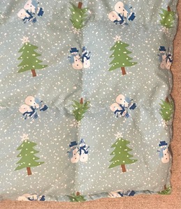 lot 105 image: Petite and Festive Down Holiday Throw