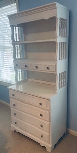 lot 111 image: Vintage 4 Drawer Dresser and Hutch