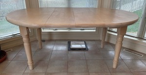 lot 123 image: Dining Room Table