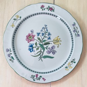 lot 134 image: Fantastic Floral Dishware