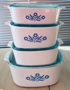 lot 139 image: 4 Corningware Casserole Dishes with Lids