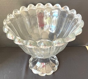 lot 148 image: Two Part Glass Pedestal Bowl