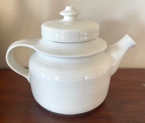 lot 300 image: Pretty Pots and Pitchers
