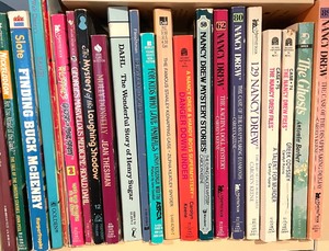 lot 182 image: Tween and Childrens Book Grouping