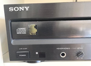 lot 310 image: Sony 5 Disk Player with Automatic Disk Loading System
