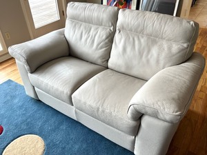 lot 2 image: Natuzzi Editions Ivory Leather Love Seat