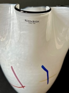 lot 6 image: Signed Kosta Boda Accents Vase by Ulrica Hydman-Vallien