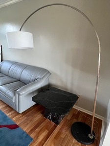 lot 9 image: Lovely Contemporary Style Arched Floor Lamp