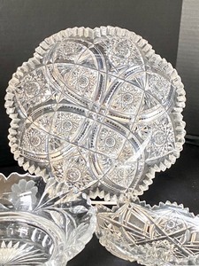 lot 256 image: Assortment of Lovely Vintage Glassware Items