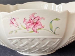 lot 262 image: Belleek Country Trellis Pink Lilly Bowl