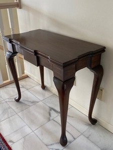 lot 265 image: Beautiful Console Table