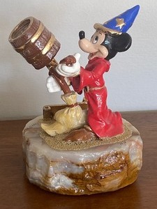lot 291 image: Ron Lee Mickey Mouse Sorcerers Apprentice Figurine