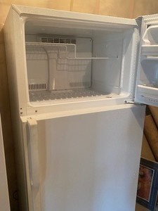 lot 192 image: GE White Refrigerator