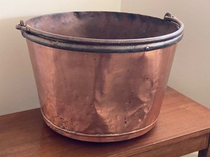 lot 199 image: Large Vintage Copper Handled Pot