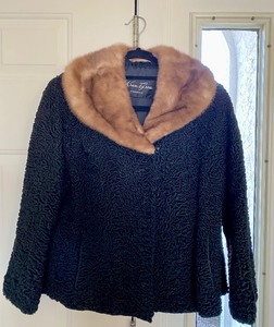 lot 275 image: Ladies Vintage Fur Waist Coat