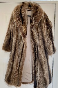lot 274 image: Lovely Vintage Ladies Fur Coat