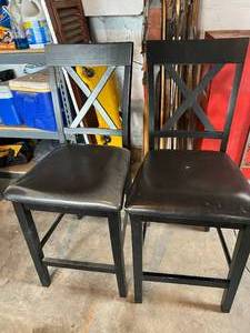lot 20 image: Pair of Black Barstools