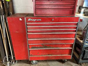 lot 17 image: Snap-On Metal Tool Cabinet & Contnents