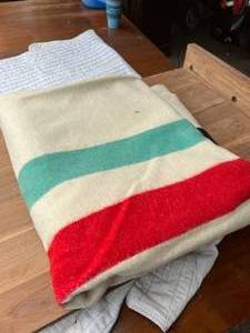 lot 29 image: Hudsons Bay Point Striped Wool Blanket