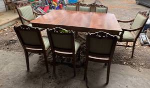 lot 32 image: Vintage Dining Table, 2 Extensions and 10 Chairs