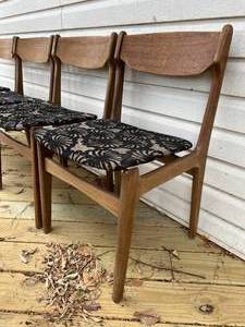 lot 36 image: Mid-Century Set of 4 Dining Chairs